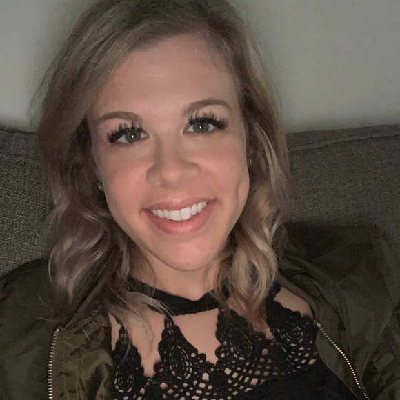 Meet your Posher, Corinne - Picture 1 of 1